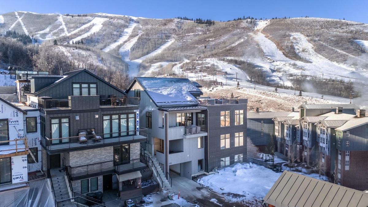 Japandi Slopeside Retreat