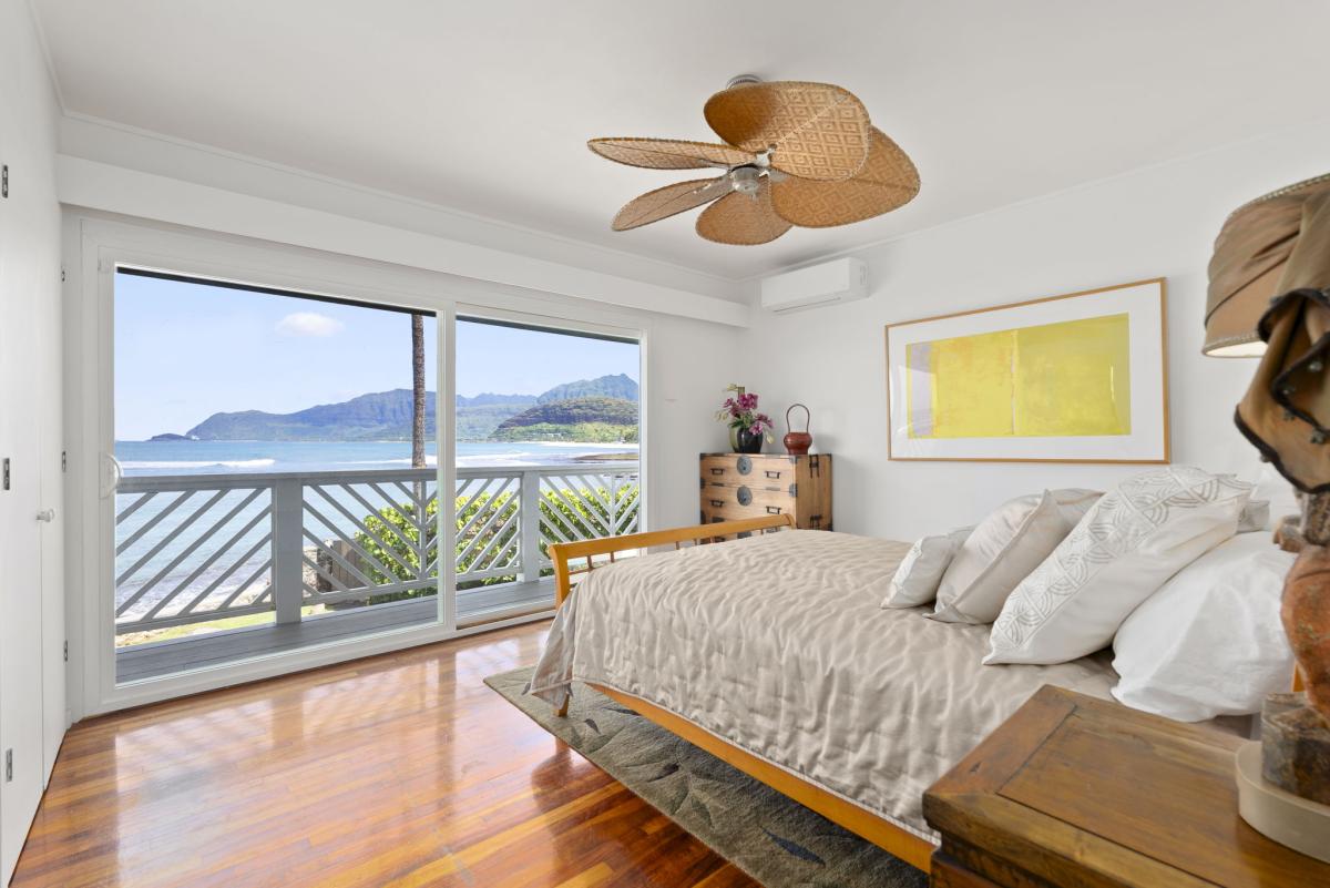 Wake up to breathtaking ocean views from your serene bedroom, where tropical breezes and stunning mountain vistas greet you each morning.