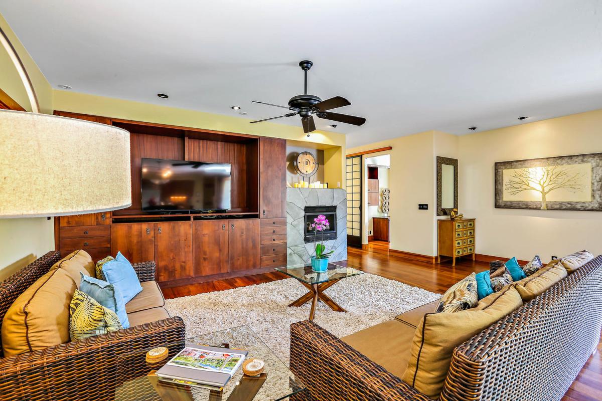 Comfortable Living Area to relax after a day of adventures!