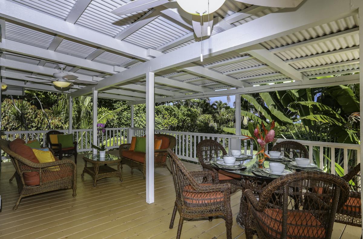 Lots of outdoor dining space