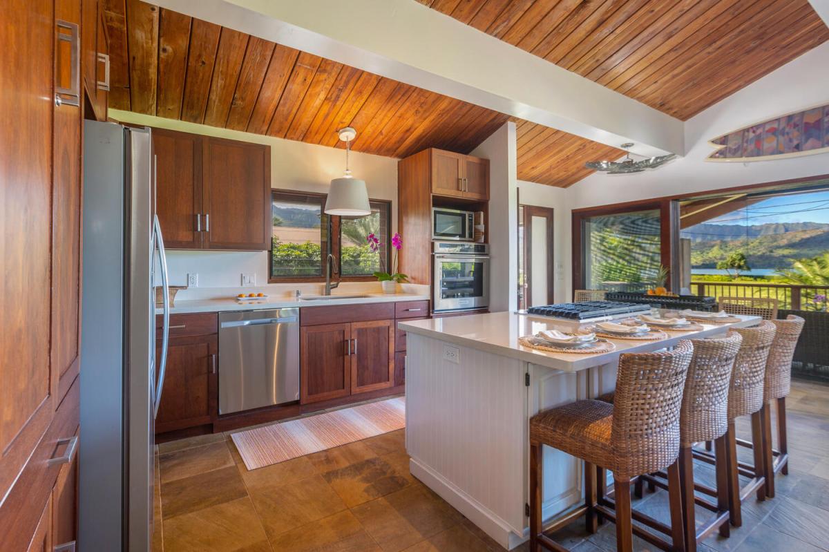 Lots of space for multiple people to cook