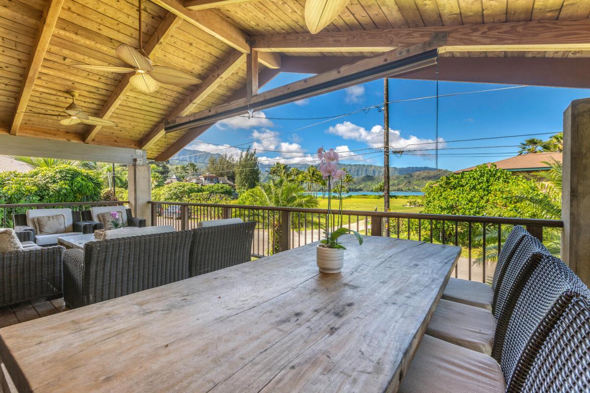 Large dining area on the upstairs lanai