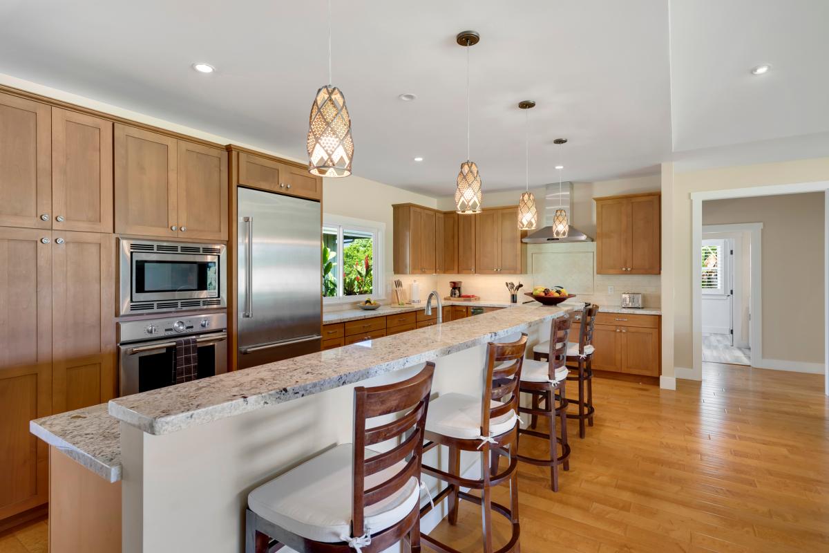 Large Kitchen with lots of seating