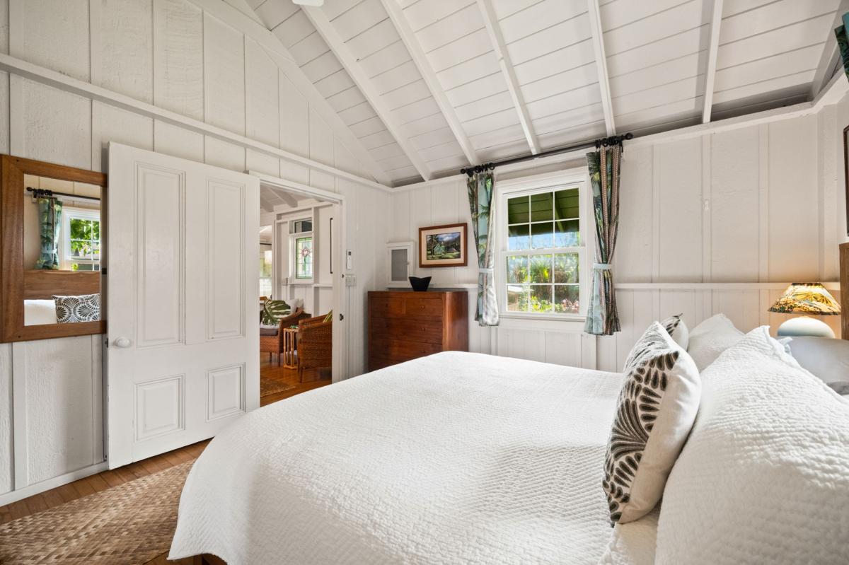 The room and decor takes you back to old Hawaiian charm