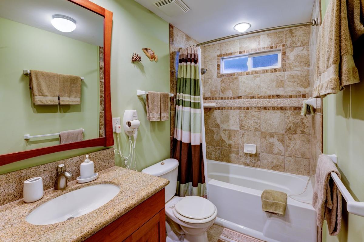 Full Bathroom