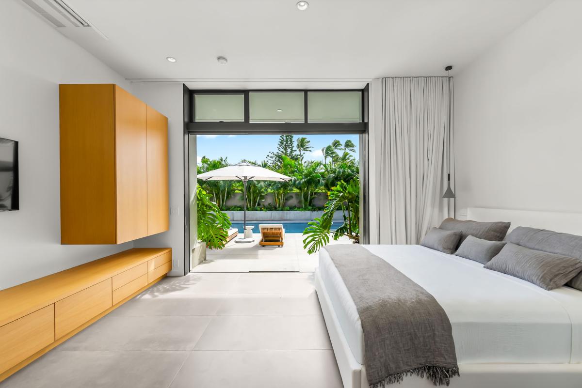 A quiet and comfortable retreat where mornings begin with sunshine and tropical scenery.