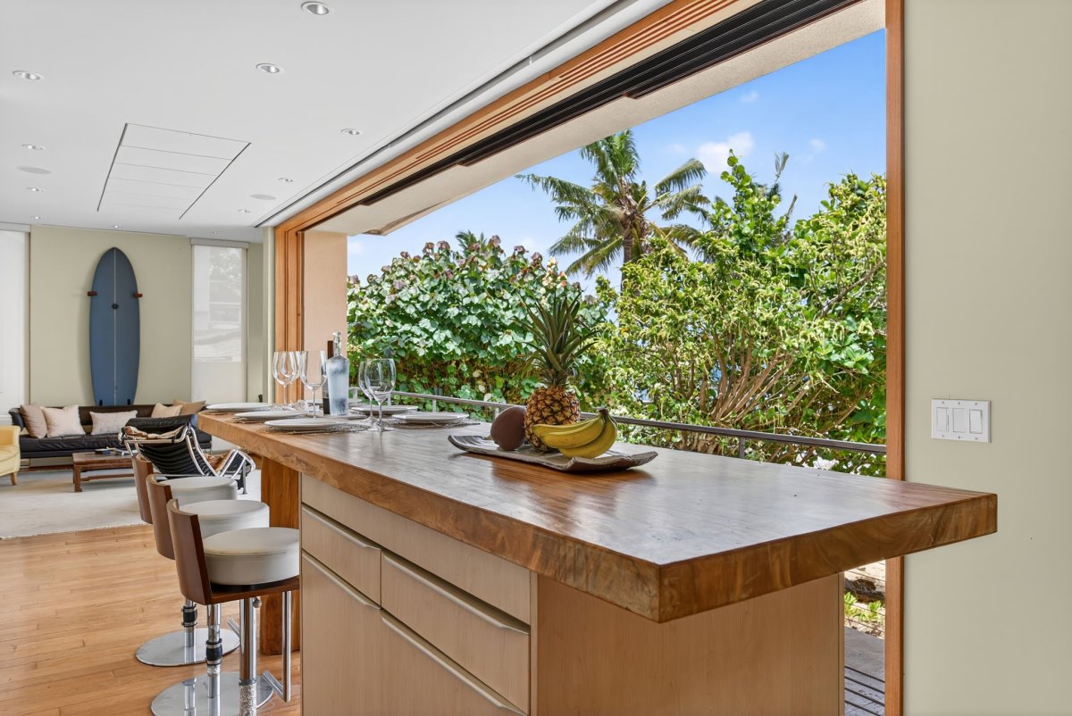 Ocean views accompany every meal in this beautifully designed kitchen that embraces HaleGator's stunning setting.