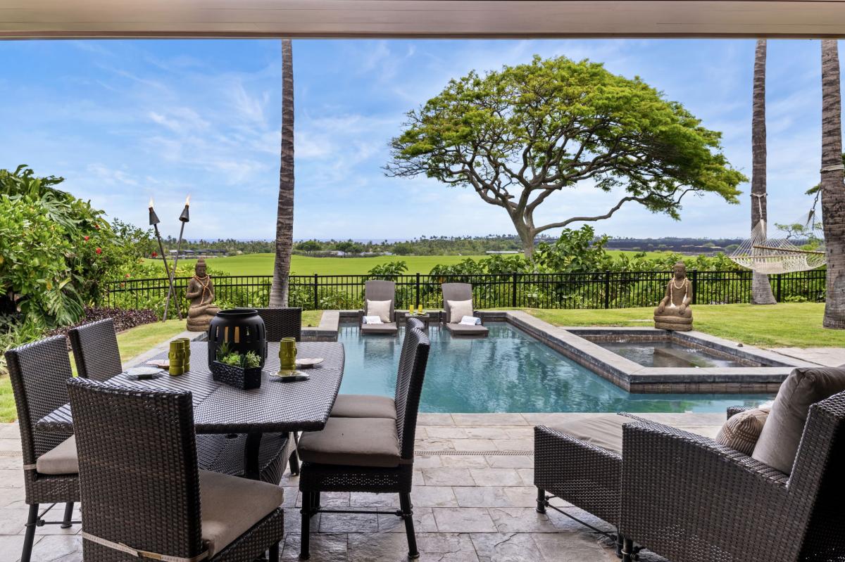 Dinner on the covered lanai, the pool and fairway spread out just beyond.