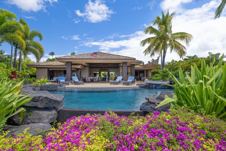 Pauoa Beach Oceanfront Villa | Mauna Lani Vacation Rental | Exotic Estates