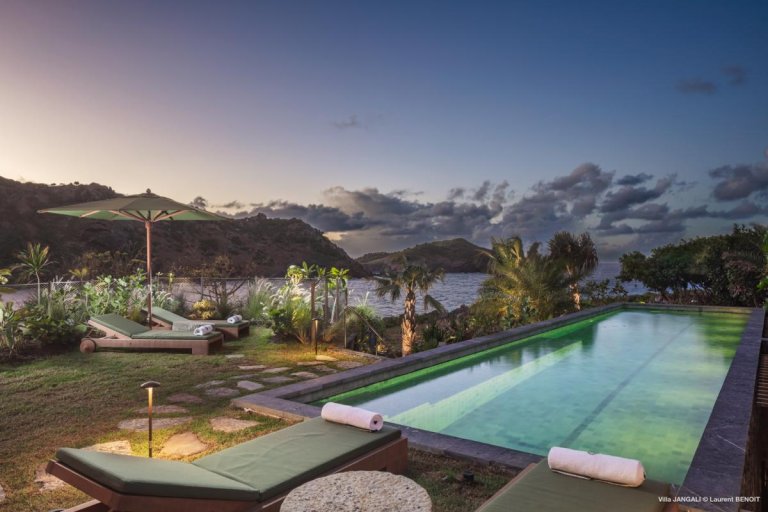 Villas for Large Groups