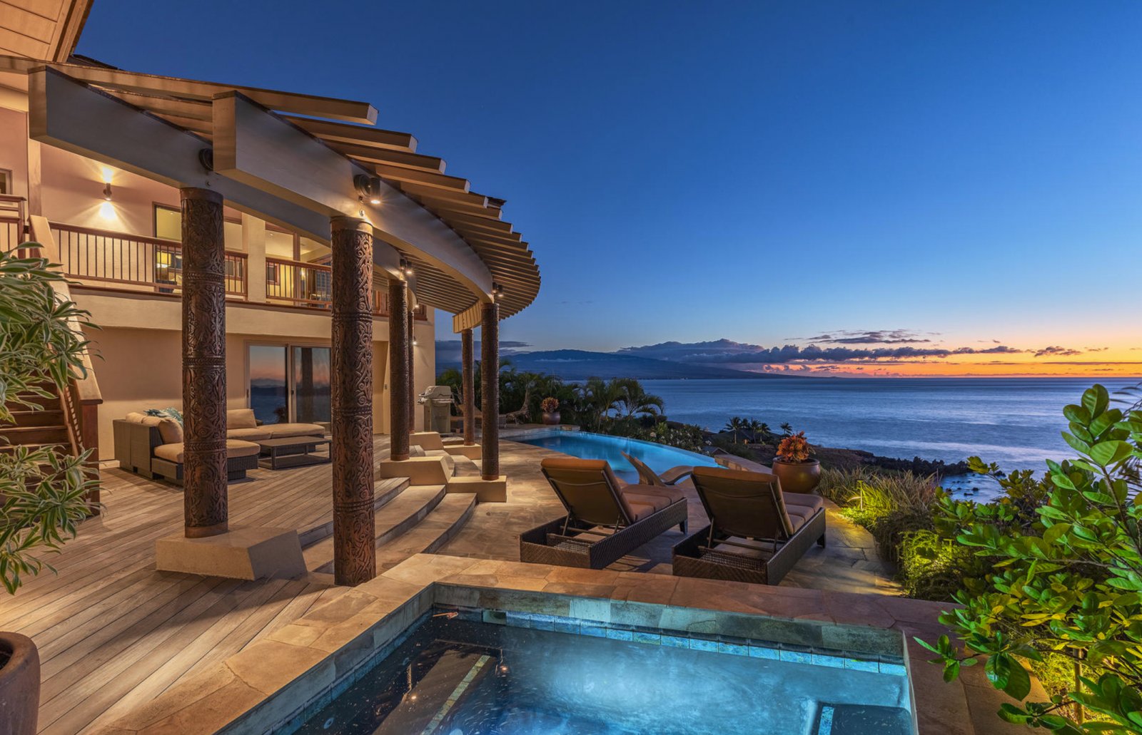 Whales Play at Kohala Waterfront Big Island Vacation Rental Exotic