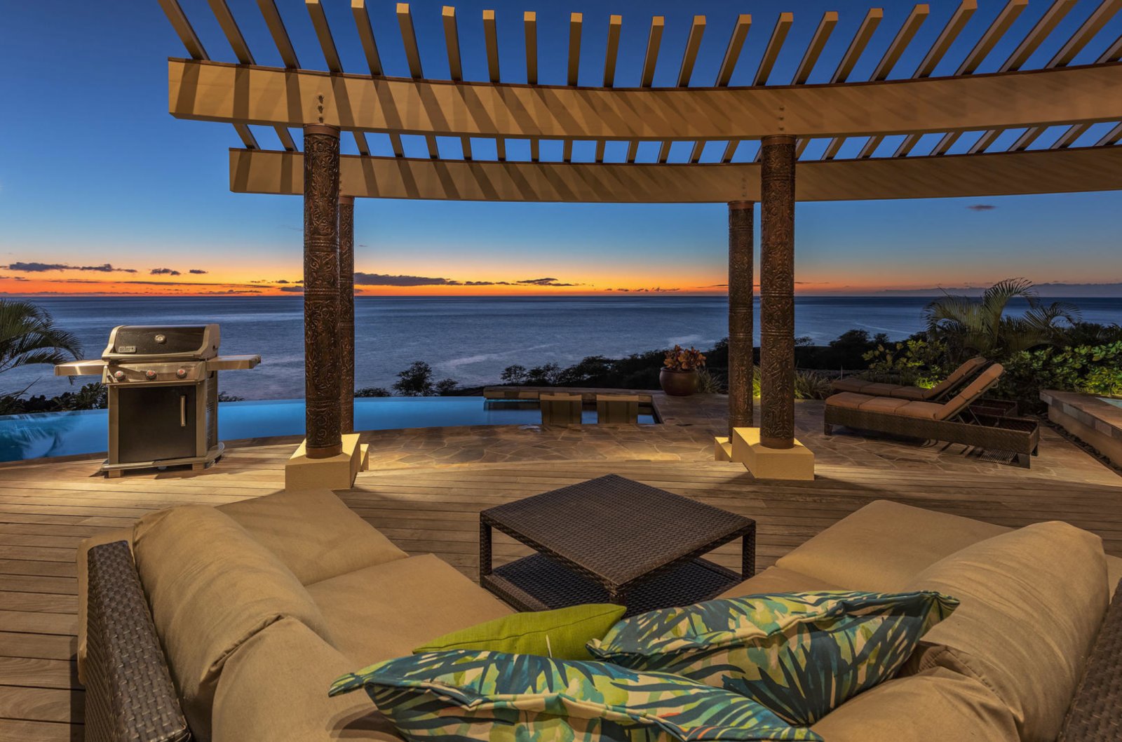 Whales Play at Kohala Waterfront Big Island Vacation Rental Exotic