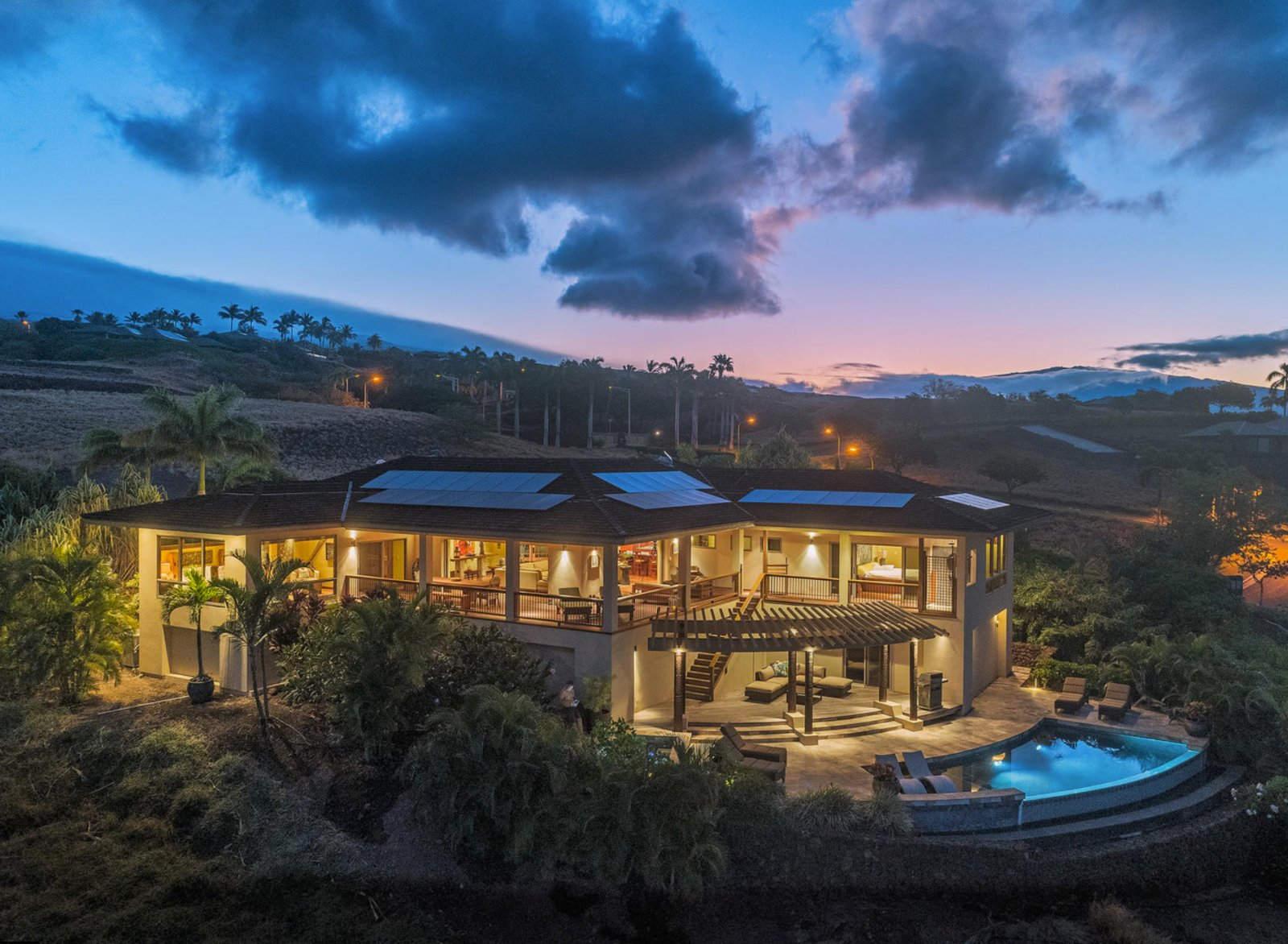 Whales Play at Kohala Waterfront Big Island Vacation Rental Exotic