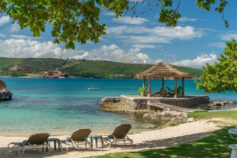 Linga-Awile Cottage on the Beach