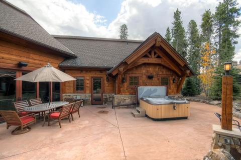 Magnum Mountain Lodge