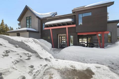 Modern Alpine Escape