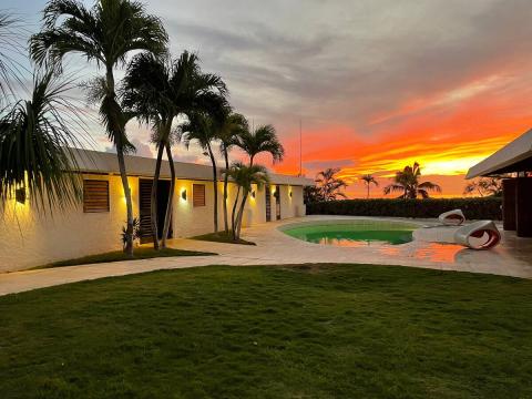 Honolulu Oceanfront Mid Century Estate
