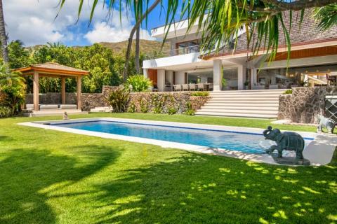 Diamond Head Beachfront Estate