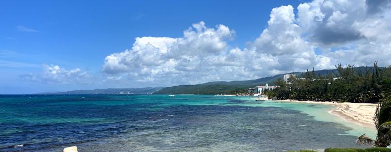 Jamaica Villas vs. Luxury Resorts: Why More Travelers Are Choosing Private Estates